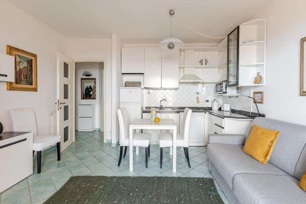 Thekeystudio, La Casa Del Mare Azzurro With Seaview Ventimiglia Exterior photo