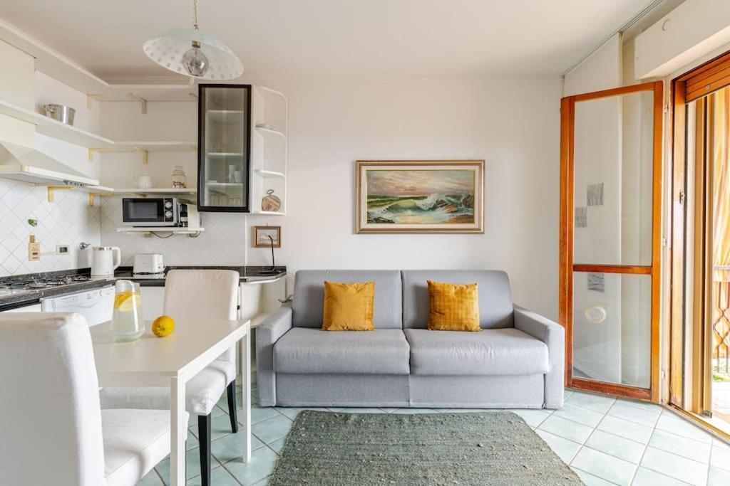 Thekeystudio, La Casa Del Mare Azzurro With Seaview Ventimiglia Exterior photo